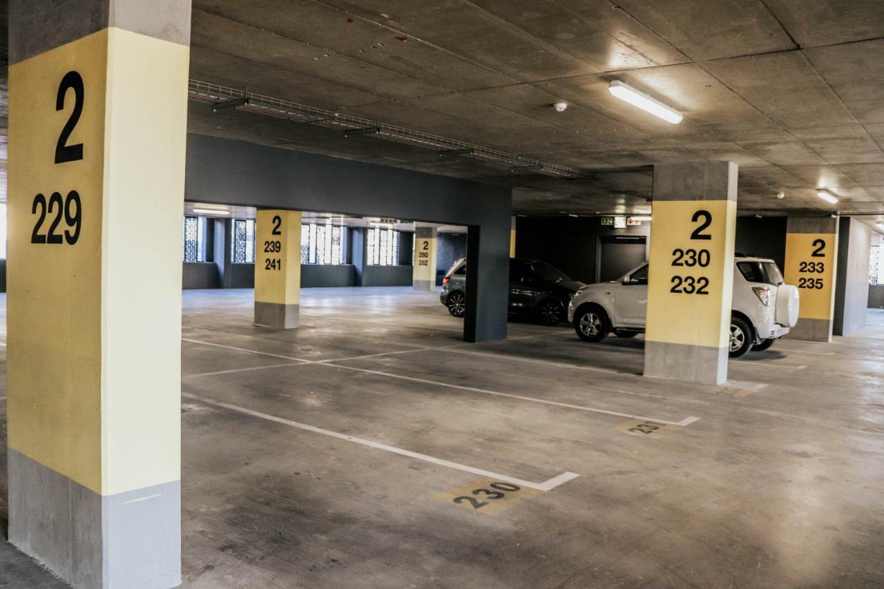 Wex1 - Modern,wifi,netflix,gym,pool, Secure Parking *