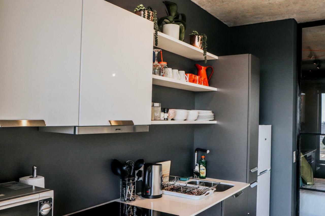 Wex1 - Modern,wifi,netflix,gym,pool, Secure Parking Apartment