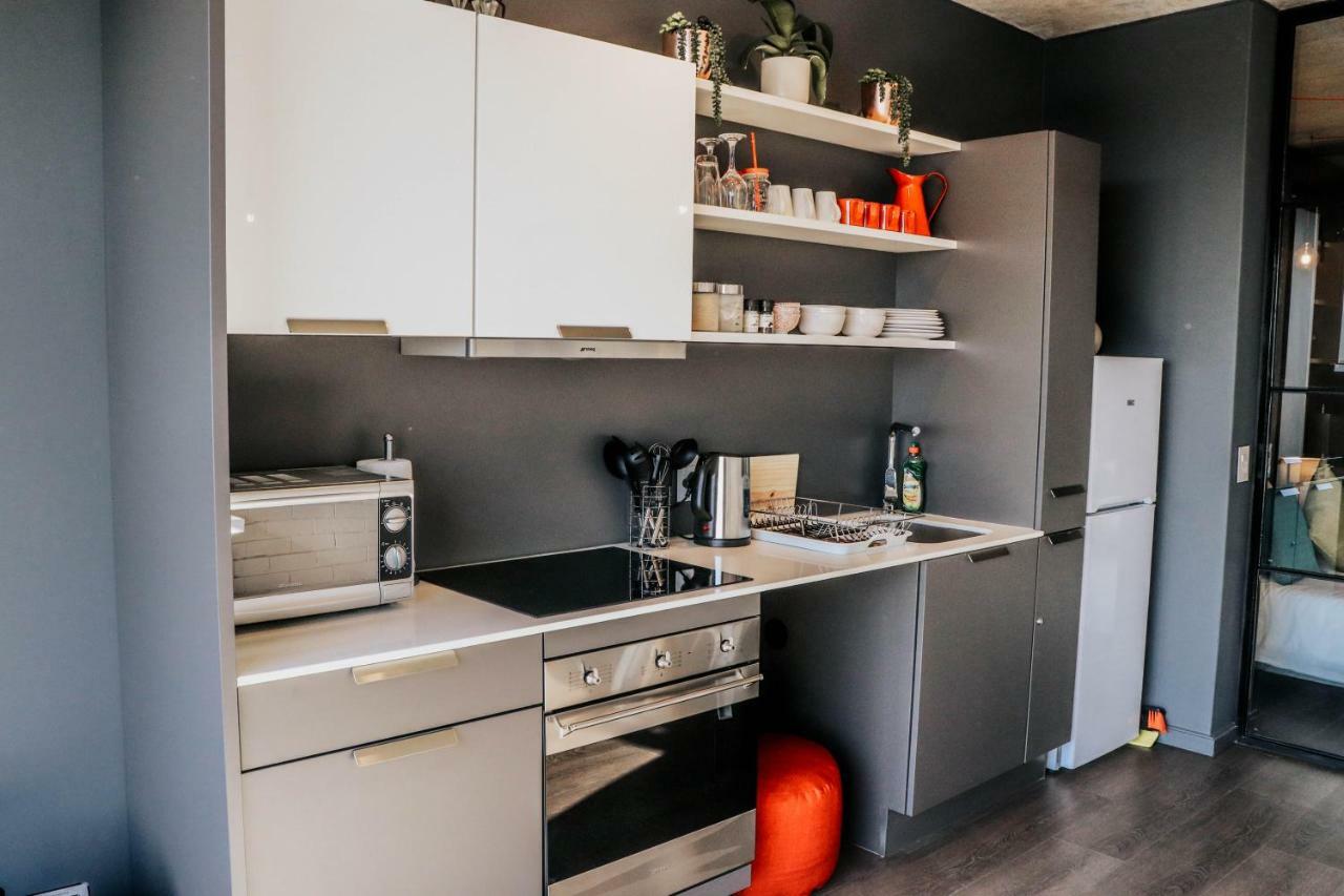 Wex1 - Modern,wifi,netflix,gym,pool, Secure Parking